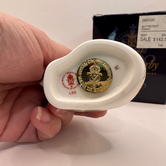 Royal Crown Derby Sitting Piglet Bone China Paperweight Figurine. Various. - Picture 12 of 14